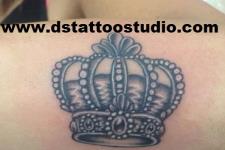 ankara piercing-kral tacı dövmesi